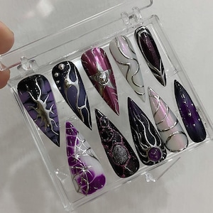 Uñas postizas plateadas metalizadas de estilo libre, uñas postizas largas personalizadas con forma de stiletto, uñas estilo gótico emo para cumpleaños.