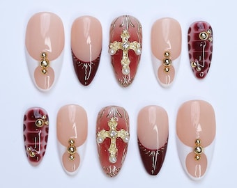 Uñas postizas con diseño de cruz dorada y mármol rojo / Uñas postizas glamurosas en almendra mediana / Diseño de uñas de lujo hecho a mano para vacaciones, cumpleaños y regalos