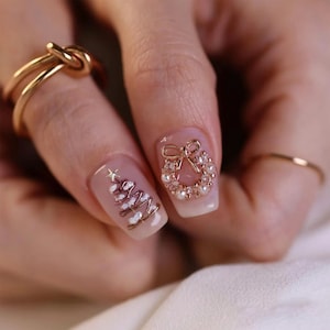 Christmas Wreath Medium Coffin Press On Nail, Festive Christmas Holiday Design, Custom Luxury Nail Art, Handmade False Nail, Gel Nail Art
