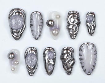 Press On Nail Chromivor Kromvirvlar & Pärlor | Metalliska Lösnaglar Medium Mandel | Handgjord Avantgarde Nagelkonst för Fest, Evenemang, Mode