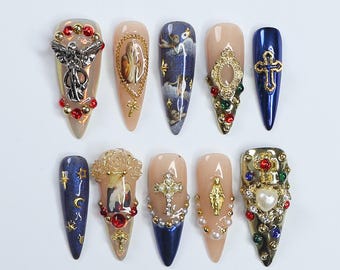 Press On Nails Ängelgåva med silver- och guldkors | 3D-lösnaglar i lång stilett | Handgjord lyxig nagelkonst för högtider, presenter, födelsedagar