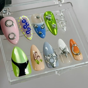 Free Style Autumn Colour Short Almond Press On Nails, Handpainted Fake Nails, Y2K for Birthday Party Holiday Nails