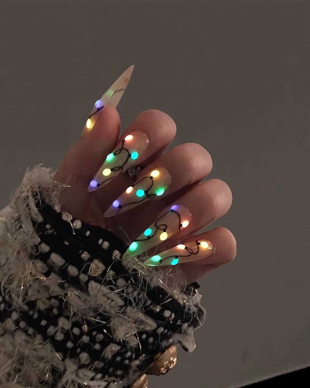 Glow in the dark press on nails discount