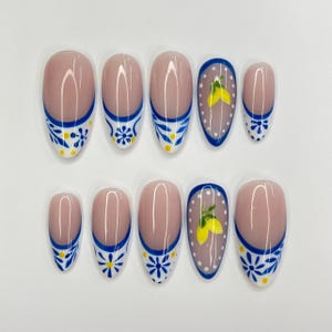 Uñas postizas Grecee Summer French Tip Medium Almond Press On, diseño personalizado, uñas postizas para cumpleaños, uñas festivas, regalo para ella