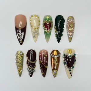 Green Royal Theme Long Stiletto Press On Nail - Luxurious Christmas and Holiday Nail Art, 3D Gel Winter Nails Design