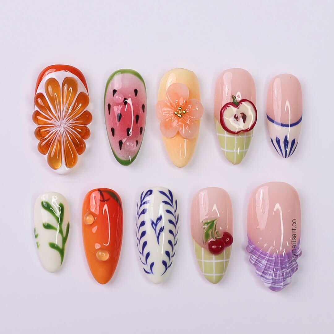 フルーツと花柄のアクセントが効いた夏のつけ爪 | かわいい手作りの