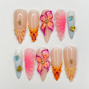 Fleur 3D avec coquillage, pointe longue amande longue pression sur les ongles, faux ongles au design unique, bel ongle pour anniversaire, vacances, vacances