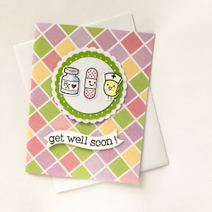 Carte de rétablissement faite main - Récupération rapide, rétablissement rapide avec un oiseau mignon, une bouteille RX et un pansement - Parfait pour quelqu'un qui ne se sent pas bien