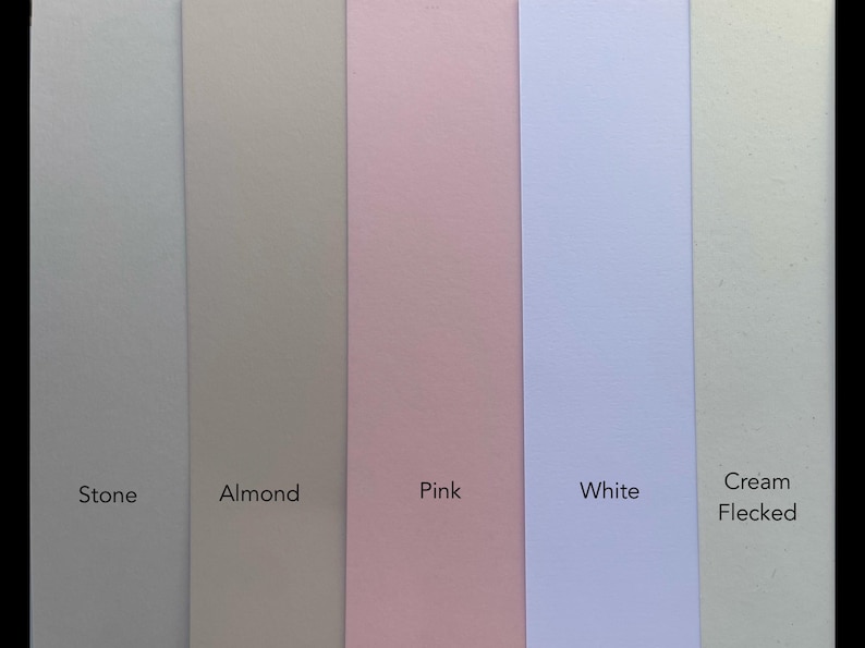 K&ouml;nnte beinhalten: Eine Farbpalette mit sechs vertikalen Farbfeldern. Von links nach rechts sind die Farben Stone, Almond, Pink, White und Cream Flecked. Jeder Farbfleck tr&auml;gt seinen Farbnamen.