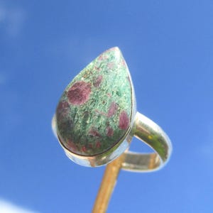 Robijn in fuchsiet, ringmaat 19,25 - zilver 925