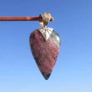 ゾイサイト入りルビー、ガーネット入り925シルバーペンダント