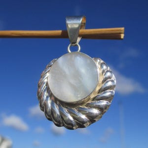 Mother of Pearl Pendant Silver 925