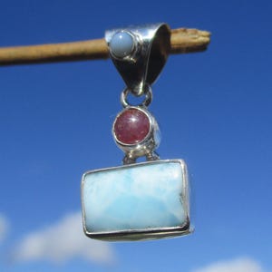 Colgante de larimar de la República Dominicana - plata 925 con rubí y ópalo de Owyhee