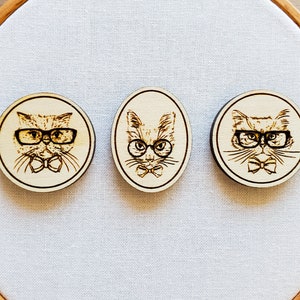 Kattenportret naaldminder | Handborduurwerk, kruissteek, crewel, naaldpunt, draadschildering, naald, borduurring
