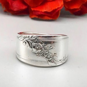 Spoon Ring, Queen Bess ll 1946, Vintage Flatware Ring, Silverware Ring