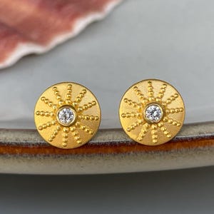 Helios briljantörhängen i 900 guld – felfria diamanter, solstråledesign, guldörhängen, 8 mm guldsmedsörhängen
