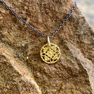 Tiny 750 yellow gold filigree pendant - 18 carat gold on a blackened silver chain