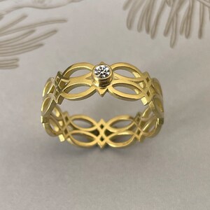 750 yellow gold band ring Celtic love knot with brilliant 18 carat image 2