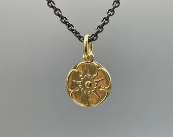 antieke 585 gouden munthanger aan een delicate ankerketting van 925 zilver - uniek antiek sieraad, geluksbrenger in 14 karaat