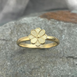 750 gold lotus flower ring - 18 carat yellow gold - flower ring made of solid gold from the goldsmith