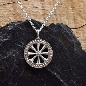 Dharma wheel pendant made of 925 silver on a matching anchor chain - Guardian angel amulet - The wheel of life - Temus Fugit - Amor manet