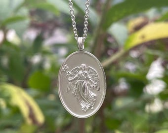 重厚な守護天使のお守り - 天使をあしらったシルバー925製のペンダント