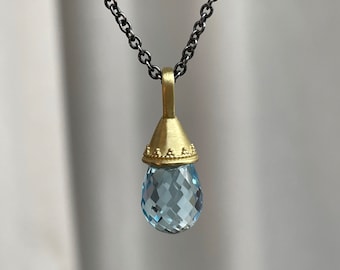 Gouttes de topaze en or jaune 750 avec suspension de granulation - Pendentif en or 18 carats sur chaîne d'ancre assortie