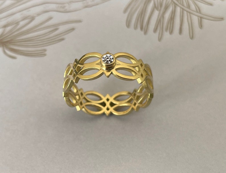 750 yellow gold band ring Celtic love knot with brilliant 18 carat image 2