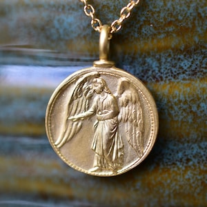 Guardian Angel Amulet - Pendant made of solid 750 yellow gold - Antique French coin in 18 carat gold - Angel from the goldsmith