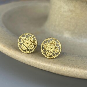 750 yellow gold filigree stud earrings - 18 karat gold studs for day and night - goldsmith work image 2