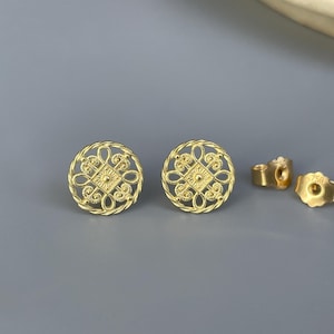 750 yellow gold filigree stud earrings - 18 karat gold studs for day and night - goldsmith work image 6