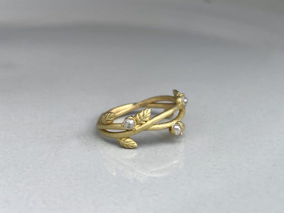 750er Gelbgold Ring mit Zweigen und Blättern - 18 Karat Gold Ring mit natürlichem Rosenschliff Diamanten - Goldchmied Schmuckstück
