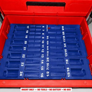 Könnte beinhalten: Ein blauer Schaumstoff-Werkzeugeinsatz in einer roten Kunststoffschublade. Der Einsatz verfügt über geformte Schlitze für Steckschlüssel mit aufgedruckten Beschriftungen von 6 bis 24 und 1/4 bis 15/16. Der Text lautet: INSERT ONLY - NO TOOLS - NO BATTERY - NO BOX.