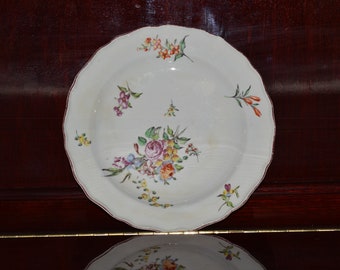 1752-1776 Plato hondo con forma de Chelsea pintado con aerosoles florales