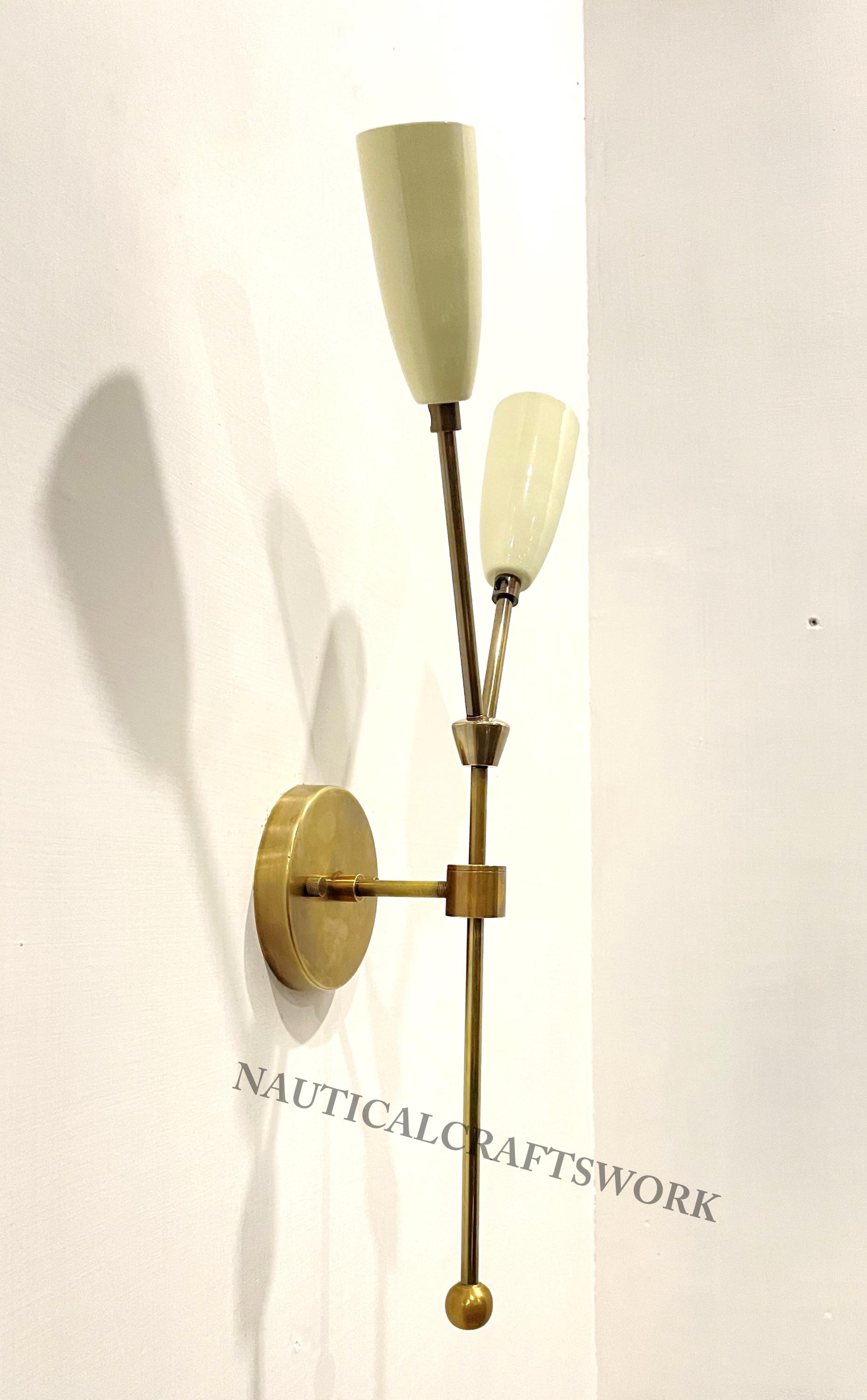 HAvern Applique Murale Moderne du Milieu du siècle en Verre courbé givré Blanc Lampe Murale en Laiton plissé doré Ferme Chambre à Coucher luminaire Mural pour Chevet Salon Salle à Manger