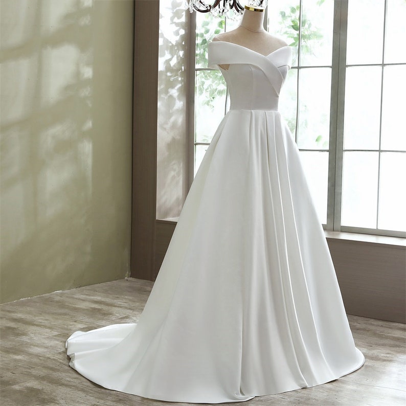 Custom Wedding Dress Elegant Wedding Dress Floor Length Custom Wedding Dress Bridal Gown Wedding Gown Bridal Dress image 3