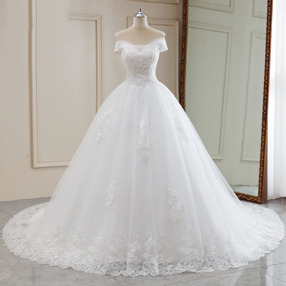 Gown putih cheap