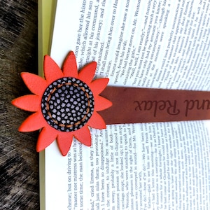 Sunflower Leather Bookmark with Custom Engraving – Personalized Gift for Book Lovers, Readers & Teachers