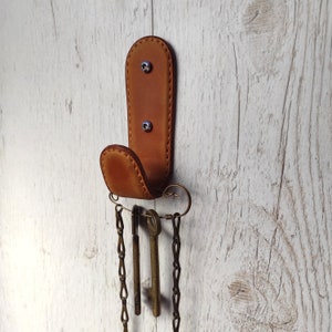 Leather Wall Hook – Handmade Natural Leather Hanger for Keys, Coats, Bags – Rustic & Durable