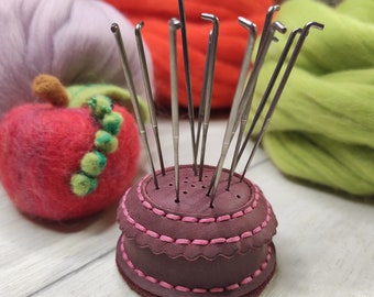 Alfiletero magnético de cuero: portaalfileres personalizado, cosido a mano, con base magnética / Color personalizado / Se coloca o se adhiere al metal