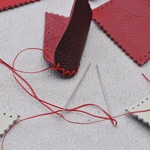 Kit de dedales de cuero para hacer uno mismo: 2 protectores de dedos de cuero auténtico para fieltrar, coser y hacer manualidades. Kit de costura hecho a mano. imagen 2