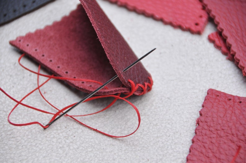 Kit de dedales de cuero para hacer uno mismo: 2 protectores de dedos de cuero auténtico para fieltrar, coser y hacer manualidades. Kit de costura hecho a mano. imagen 5