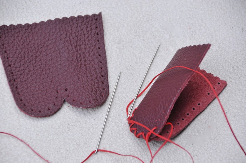 Kit de dedales de cuero para hacer uno mismo: 2 protectores de dedos de cuero auténtico para fieltrar, coser y hacer manualidades. Kit de costura hecho a mano. imagen 7