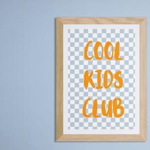 Cool Kids Club - Arte de pared de tablero de ajedrez para habitación infantil / Impresión para habitación infantil naranja y azul / Decoración para sala de juegos / Póster A4 / A3 / Impresión a pedido