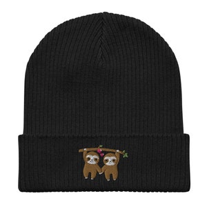 Faultier Paar, verliebte Faultier Mütze, Bestickte Unisex Bio Strickmütze, 100% Baumwolle, Faultier Geschenke.
