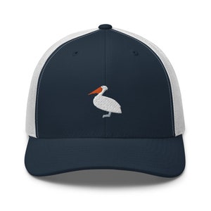 Pelikan Trucker Hut, gestickter Unisex Hut, Pelikan Hüte für Erwachsene, Pelikan Geschenke für Frauen und Männer.