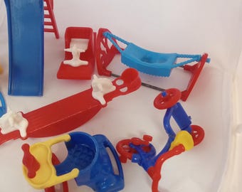 Renwal 7 Piece Set Plastic Dollhouse Furniture 1:12 Scale