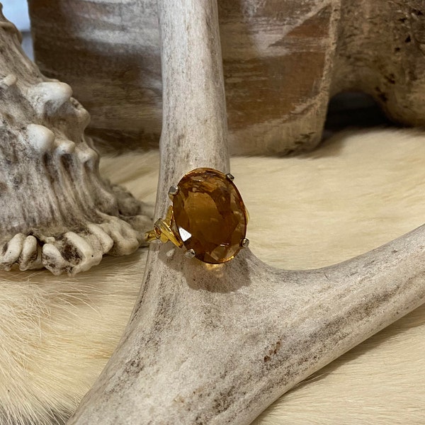 Sarah Coventry Oval Shaped Amber Colored, Large Stone, Gold Tone Adjustable Ring*Vintage*Please read the full description