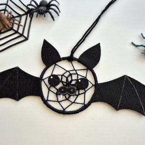 Handgemachte Vampir Fledermaus Halloween Dekoration, süße hängende Fledermaus Traumfänger, gruselige Party Accessoires, Halloween Schlafzimmer Wandkunst für Kinder