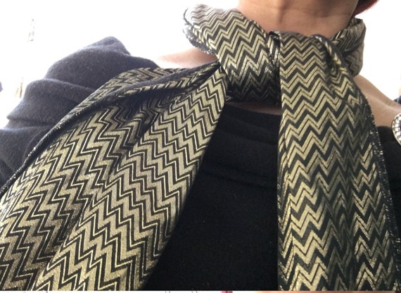 Black Gold!  Herringbone patterned Metallic Threa… - image 2